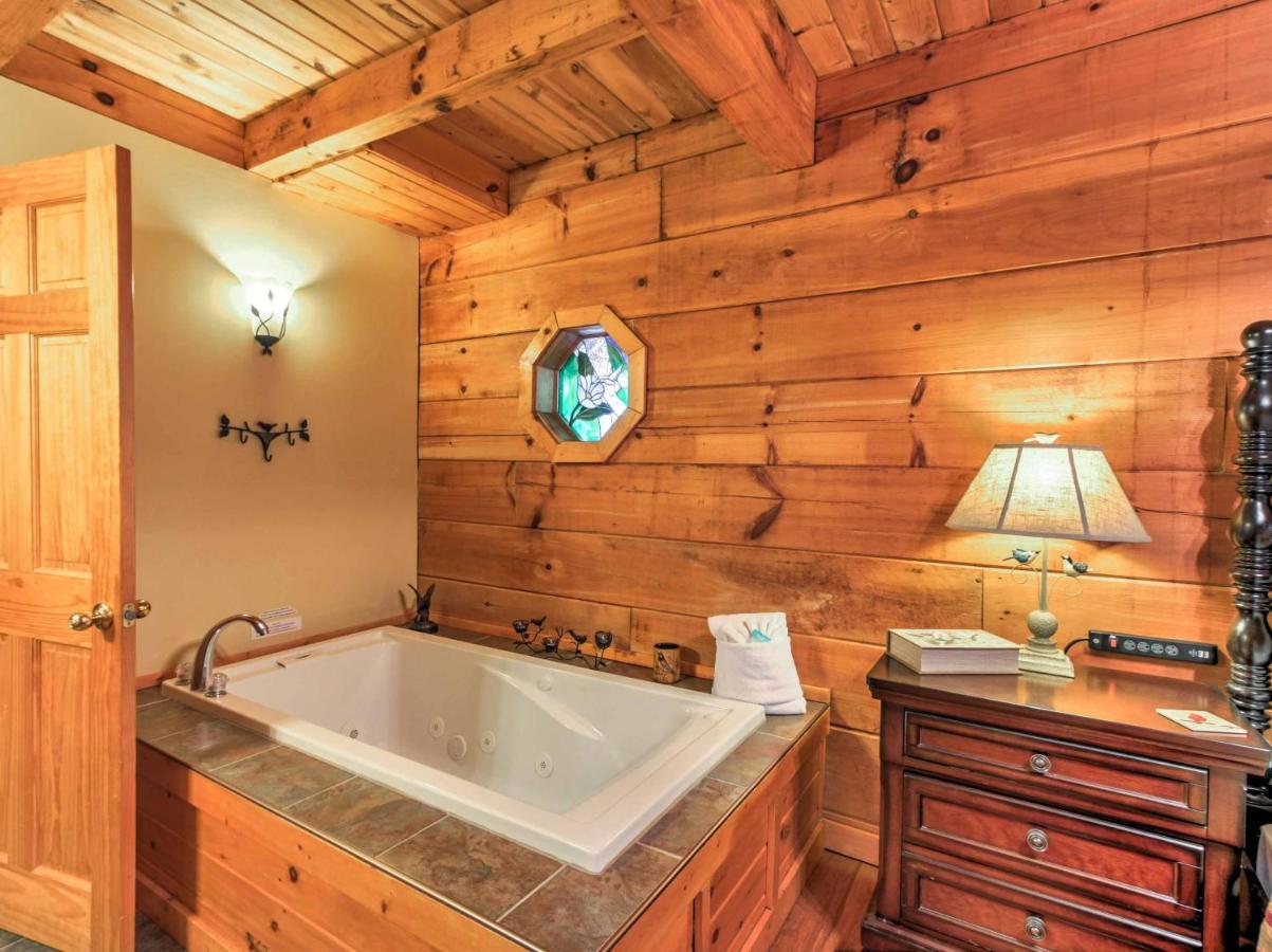 Cozy Nest Gatlinburg Cabin With Porch And Jacuzzi! 빌라 외부 사진